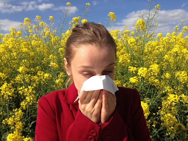 dívka s alergií